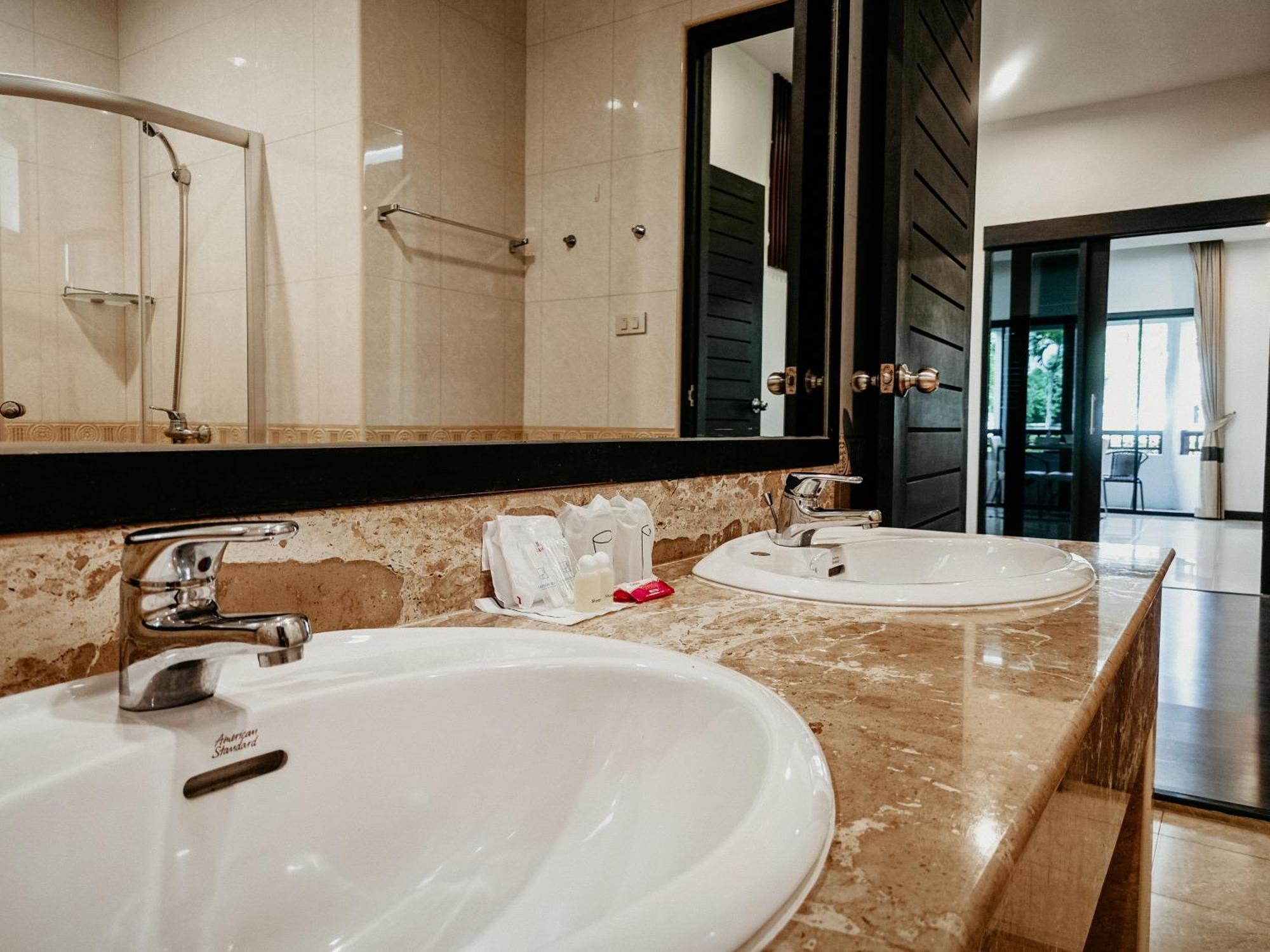 Rawai Grand House -Sha Plus Экстерьер фото